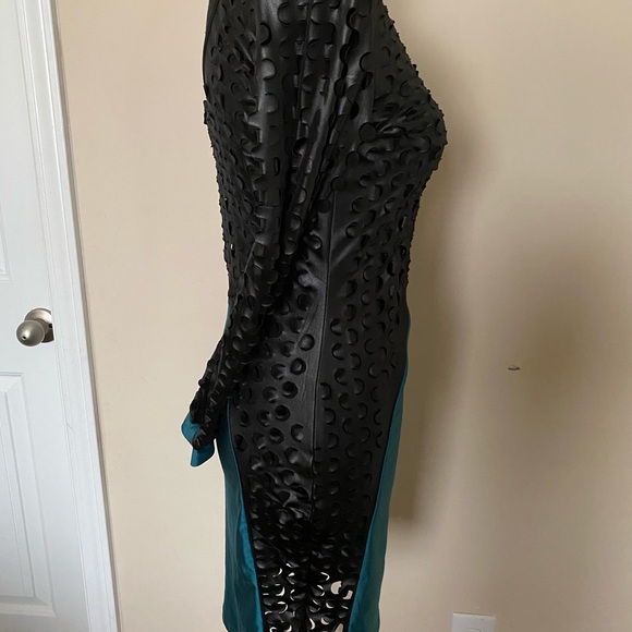 Long Sleeve Midi Dress - Picture 2 of 4